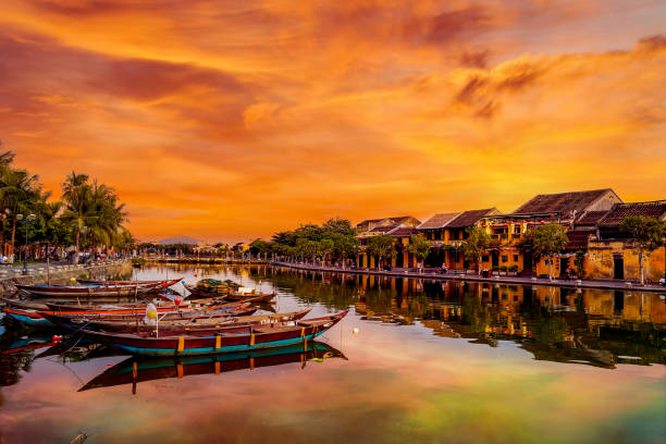 Hoi an is one of the most famous destination for tourists. Hoi an is one of the most famous destination for tourists. Explorez la riche culture et les paysages époustouflants du Vietnam en voyage organisé  en demi-pension de TUT TRAVEL, qui s'étend sur 11 nuits en juin 2024.